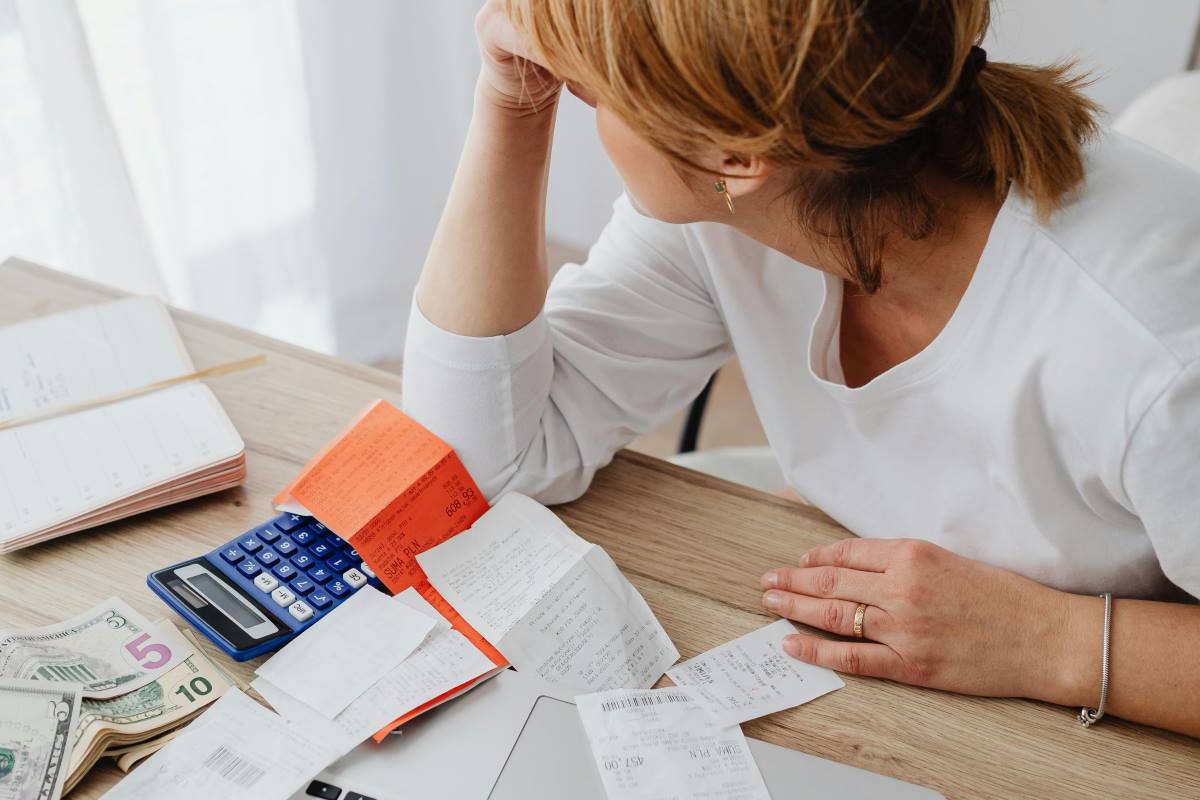 How Much Is Phone Bill Per Month? Learn How Lifeline Saves You