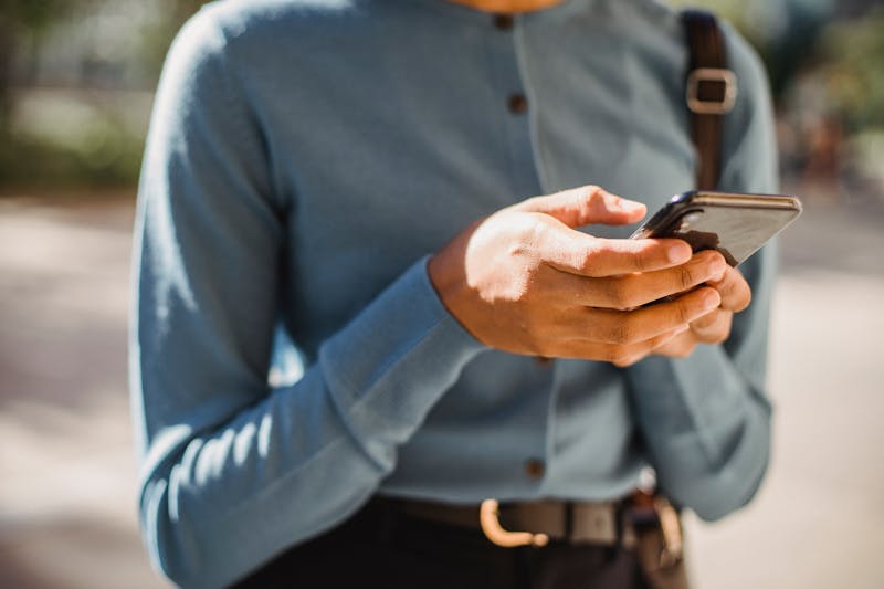 How to find a free phone stand