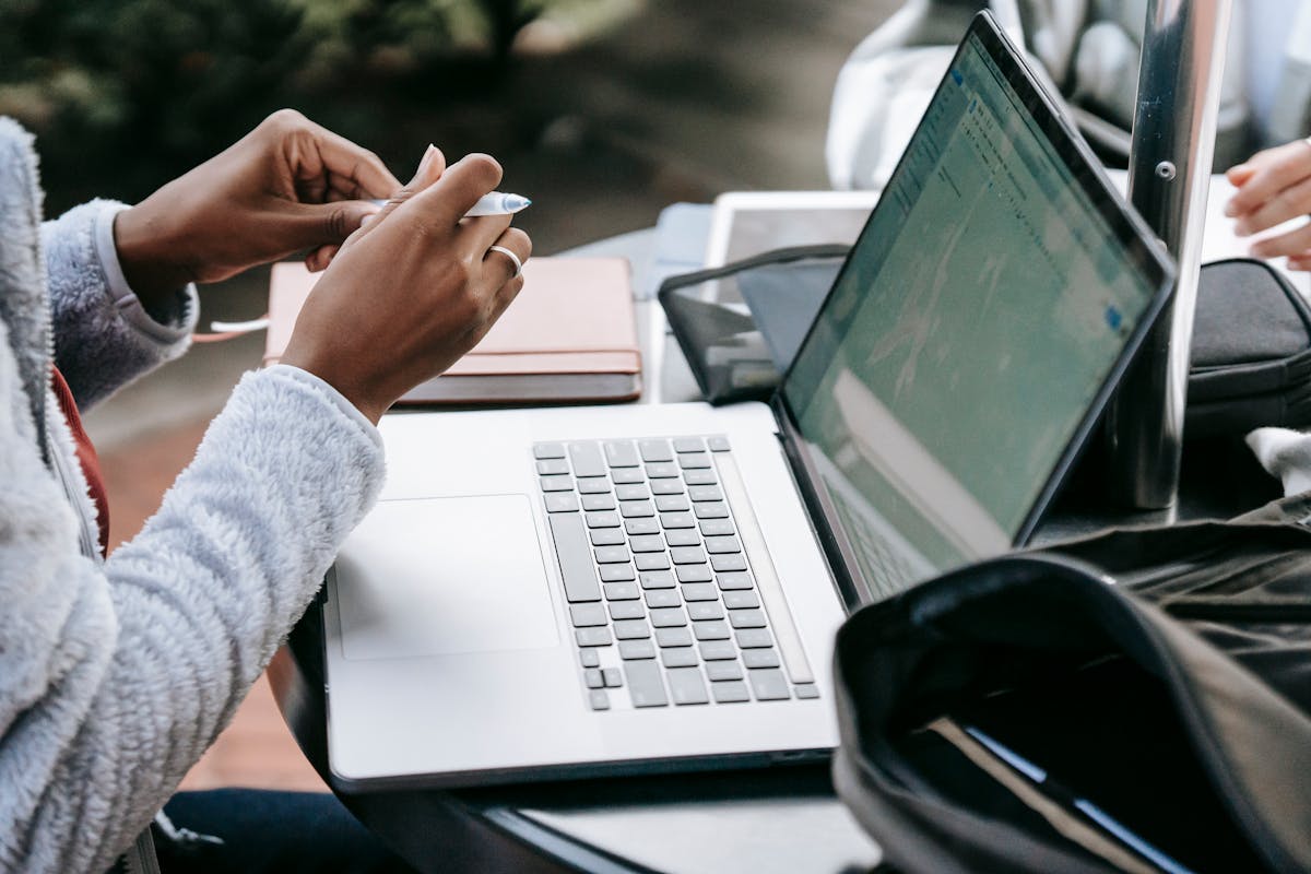 Free Laptop Apple: How Students Can Qualify