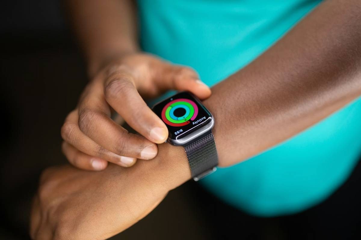 Free Smart Watches in 2026: What’s Real, Who Qualifies, and Safer Ways to Get One