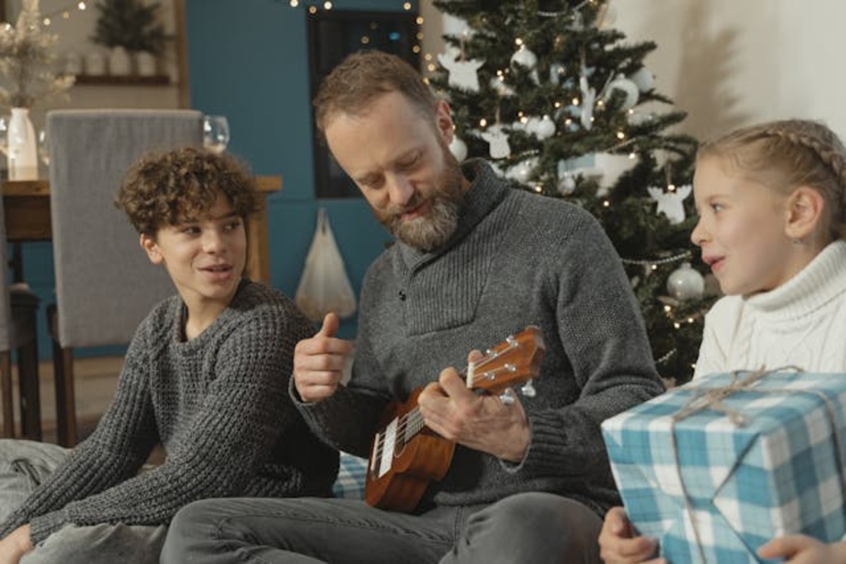 Top 9 Thoughtful Gift for New Dad That Go Beyond Baby Stuff