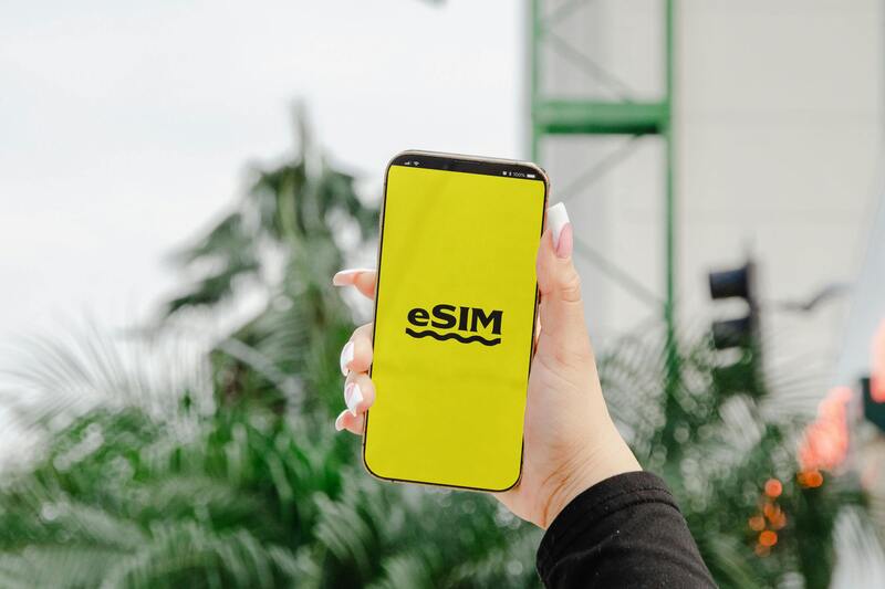 Which-cheap-phone-supports-eSIM