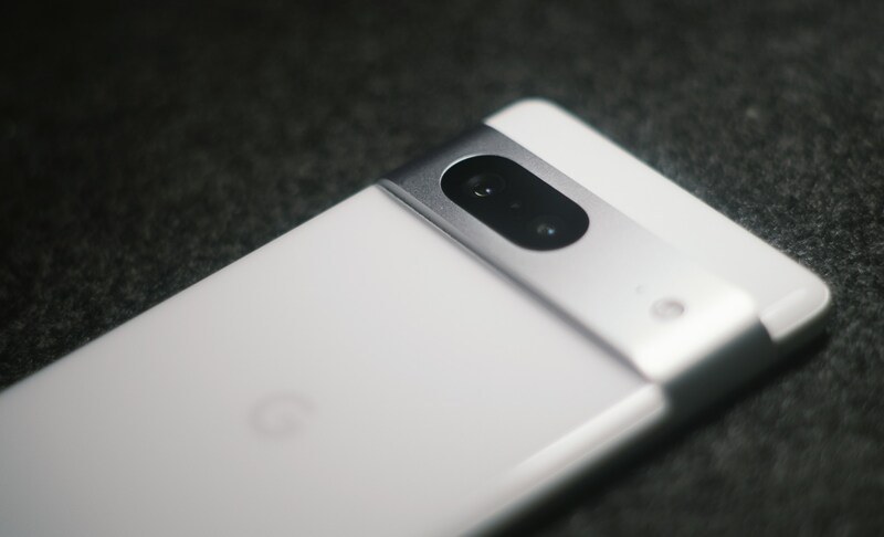 Does the Pixel 7 have eSIM?