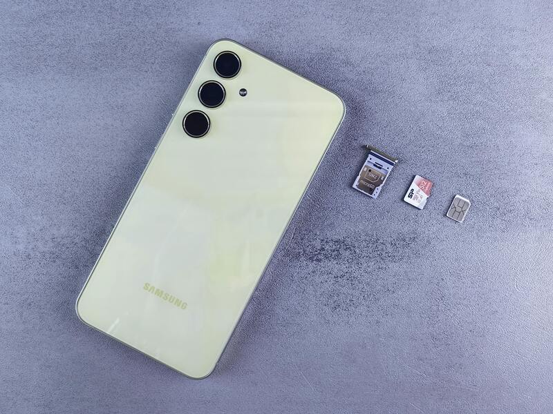 how many esim can i have on samsung