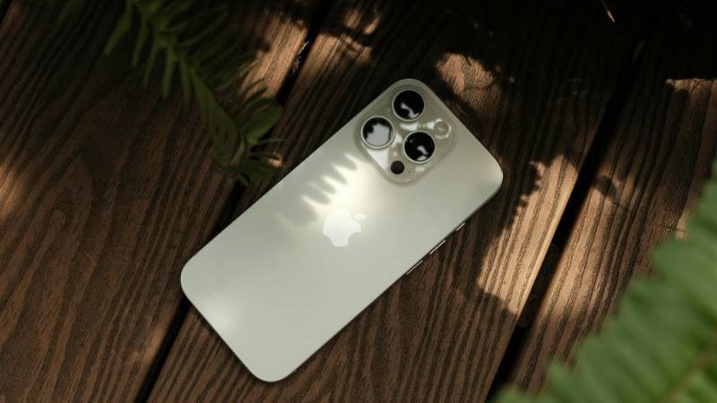 does-iphone-15-have-sim-card-1