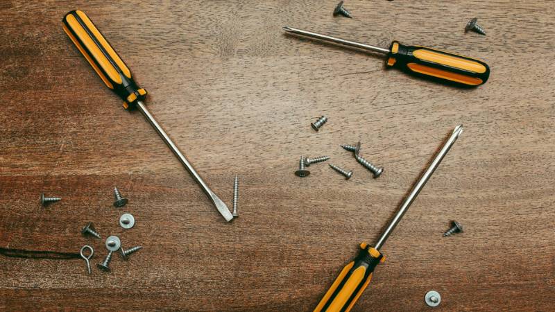 how-to-remove-a-stripped-screw-1