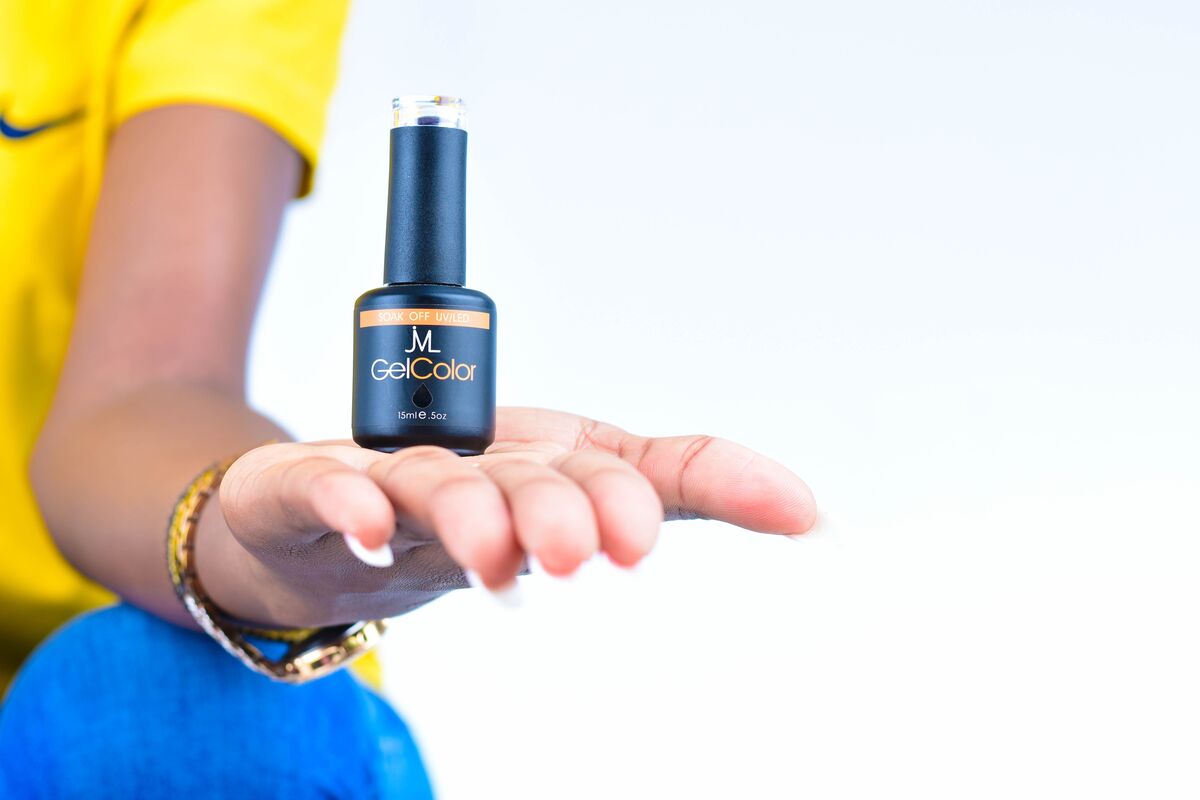 How to Remove Gel Nail Polish Safely at Home?