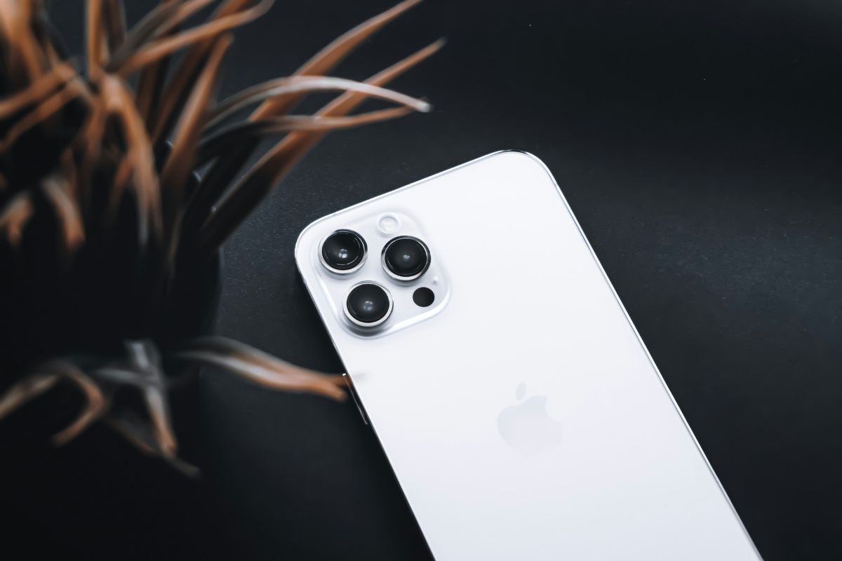 Dual SIM iPhone: How to Manage Two Numbers Like a Pro