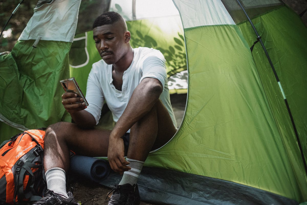 Why Do Phone Companies Give Free Phones? The Real Reason Behind “Free” Offers