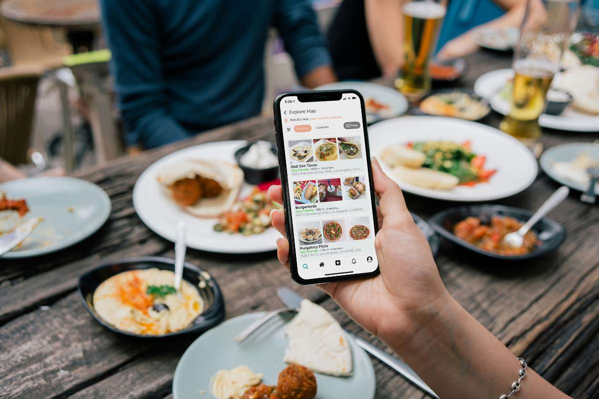 Free Food Deals: Best Restaurant Freebies & Fast Food Offers