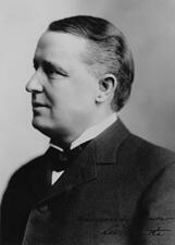 Portrait of Lee Mantle