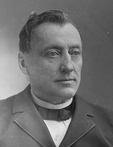 Portrait of Scott Wike