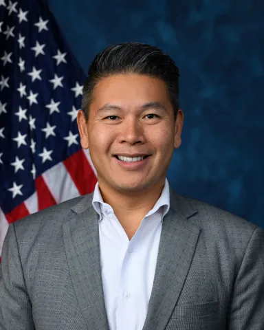 Derek Tran portrait