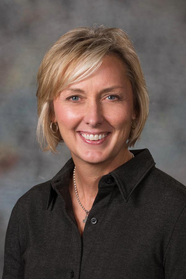 Portrait of Lynne Walz