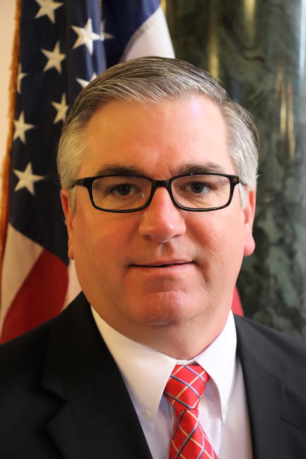 Portrait of Mike Seymour