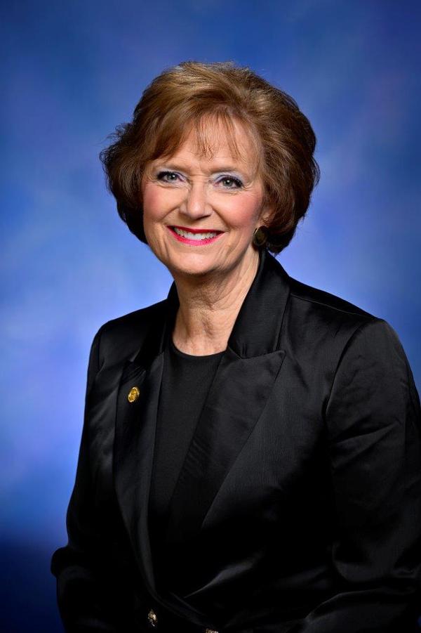 Portrait of Nancy DeBoer