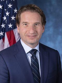 Dean Phillips portrait