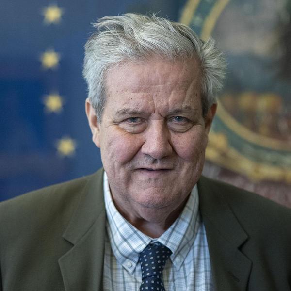 Portrait of Seth Bongartz